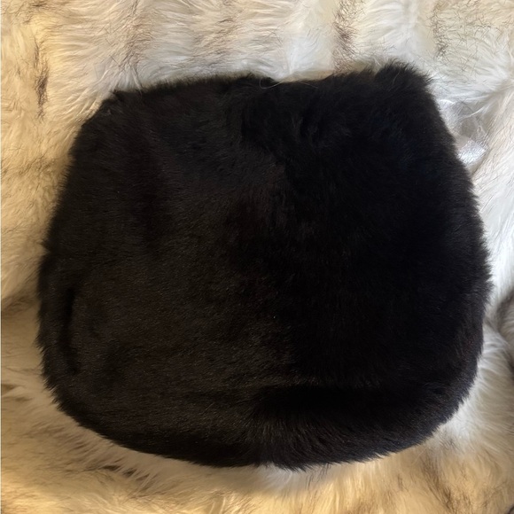 SOLD
BURBERRY Large Black leather/Fur Shoulder bag silver hardware - Picture 10 of 14